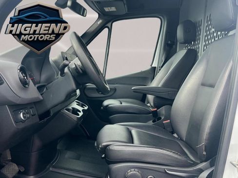 Used 2020 Mercedes-Benz Sprinter 2500 image 12