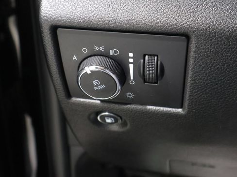 Used 2019 Jeep Grand Cherokee Laredo AWD/4WD image 34
