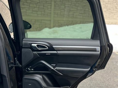 Used 2017 Porsche Cayenne Platinum Edition w/ Premium Package (PJV) image 36