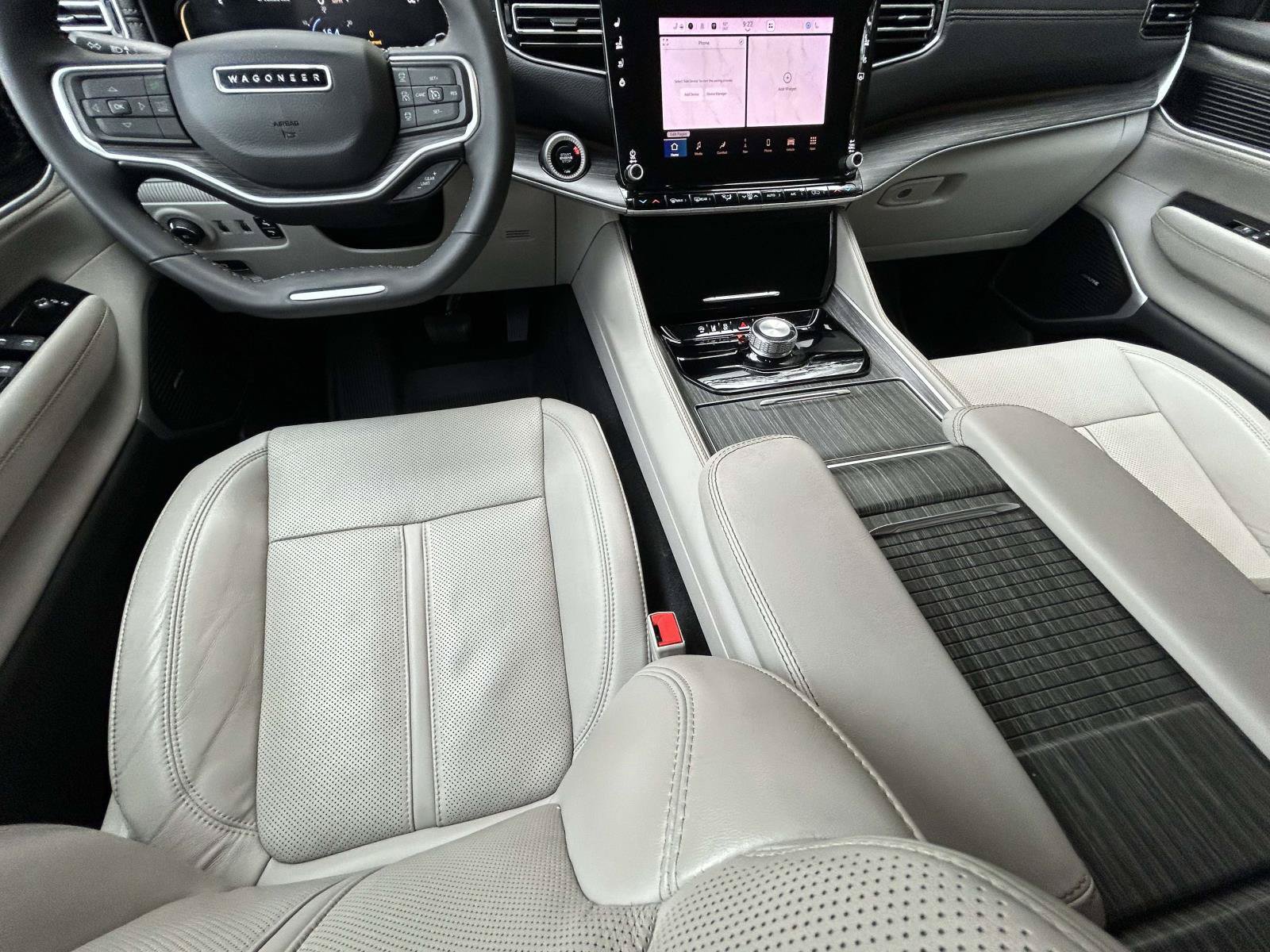 Used 2024 Jeep Wagoneer L Series II w/ Flexible Seating Group RWD image 16