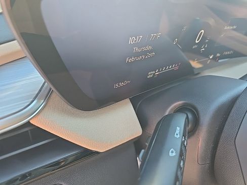 Used 2025 Buick Enclave Preferred image 2