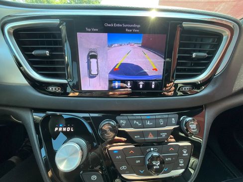Used 2018 Chrysler Pacifica Touring-L Plus w/ Advanced Safetytec Group FWD image 35