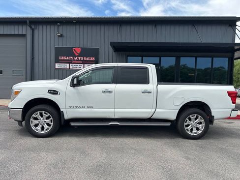 Used 2016 Nissan Titan SV AWD/4WD image 2