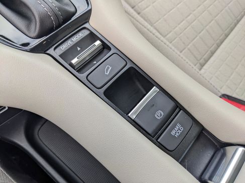 Used 2025 Honda HR-V LX image 29