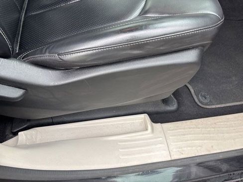 Used 2023 Chrysler Pacifica Touring-L FWD image 36