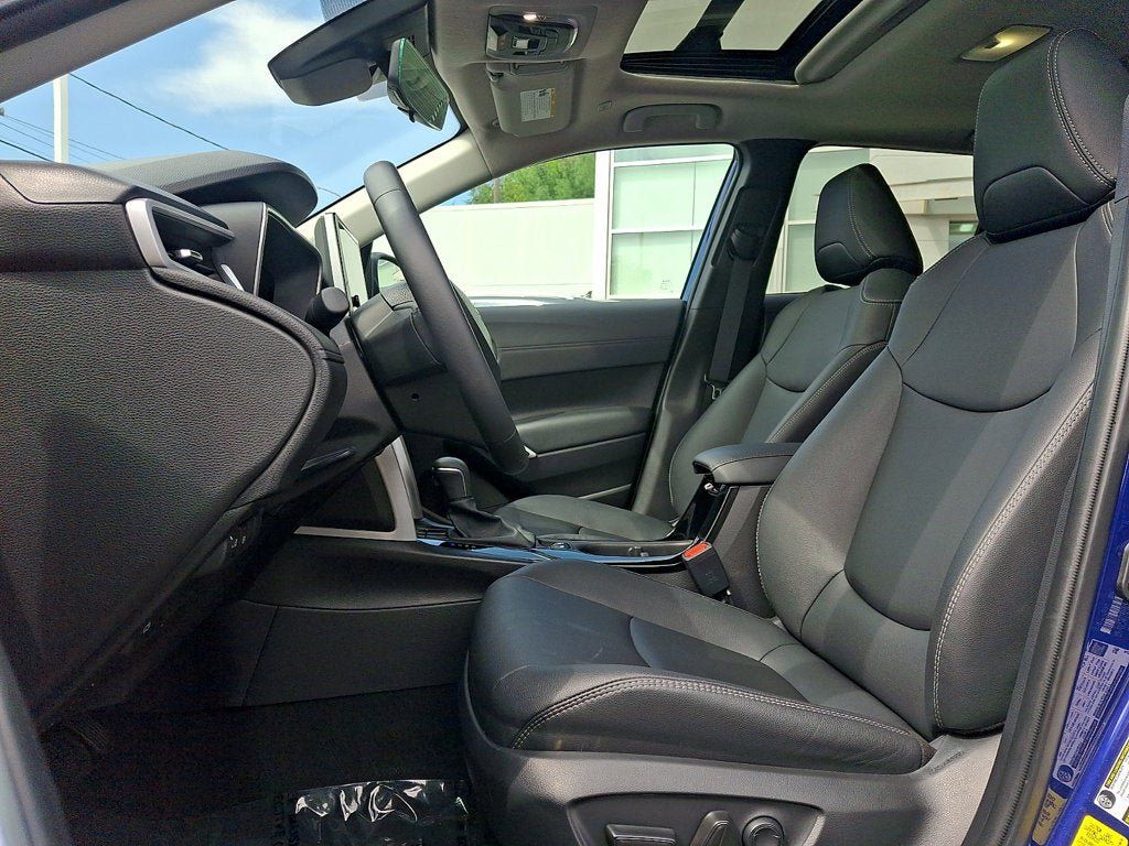 Used 2025 Toyota Corolla Cross XLE w/ Convenience Package AWD/4WD image 13