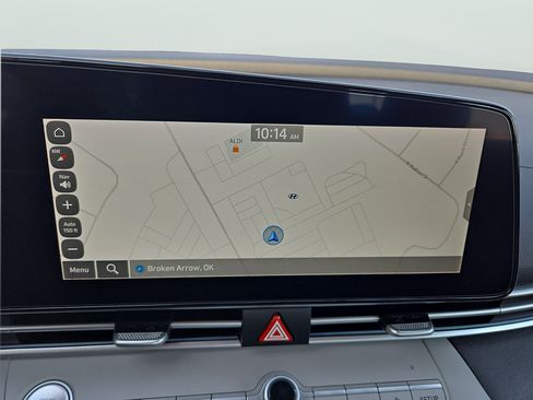 Certified 2025 Hyundai Elantra Limited FWD image 24
