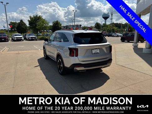 Used 2025 Kia Sorento EX FWD image 3