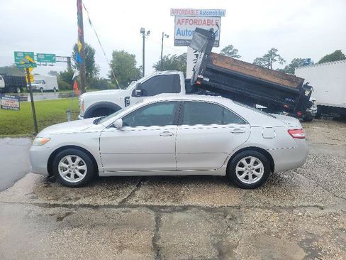 Used 2011 Toyota Camry LE w/ LE Extra-Value Pkg FWD image 4