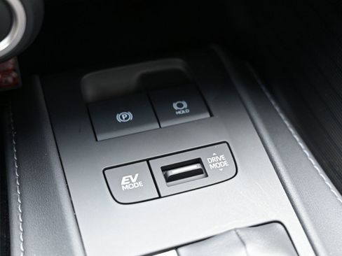 Used 2024 Toyota Venza Limited AWD/4WD image 36