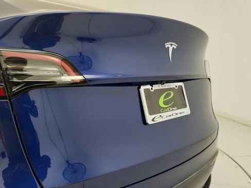 Used 2025 Tesla Model Y Long Range RWD image 42