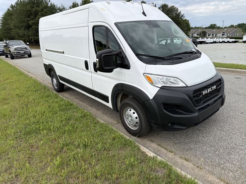Used 2023 RAM ProMaster 2500 FWD image 2