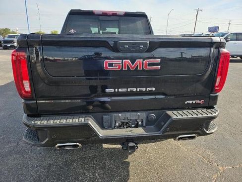 Used 2023 GMC Sierra 1500 AT4 w/ AT4 Premium Package AWD/4WD image 4