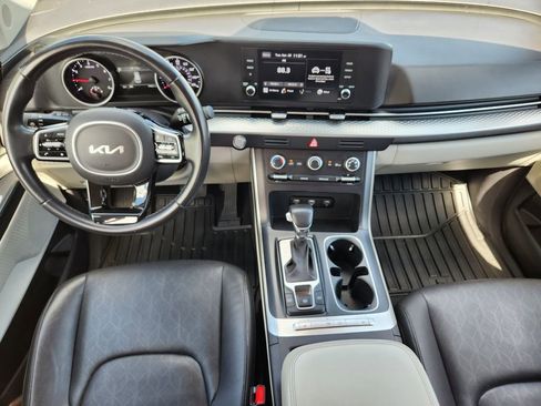 Used 2022 Kia Carnival LX FWD image 23