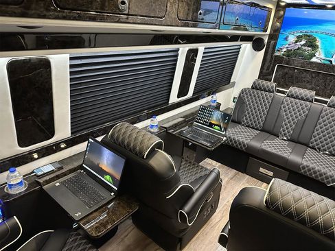 Used 2024 Mercedes-Benz Sprinter 3500 image 40
