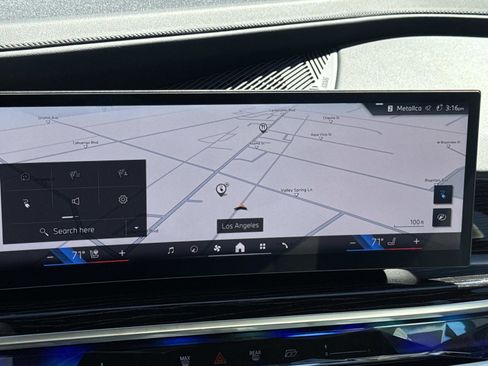 Used 2025 BMW i7 eDrive50 image 10