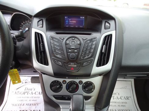 Used 2014 Ford Focus SE w/ SE Winter Package FWD image 18