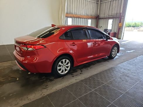 Used 2021 Toyota Corolla LE FWD image 2