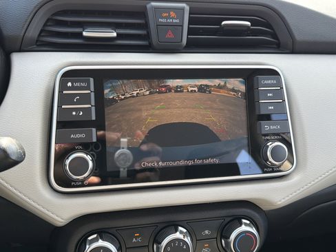 Used 2021 Nissan Versa SV image 30