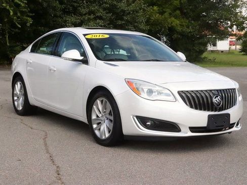 Used 2016 Buick Regal image 3