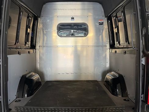 Used 2025 Mercedes-Benz Sprinter 2500 image 22