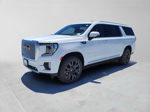 Used 2024 GMC Yukon XL Denali AWD/4WD image 7