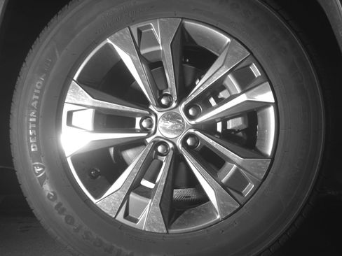 Used 2025 Chevrolet Equinox LT FWD image 13
