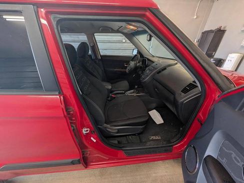 Used 2013 Kia Soul + FWD image 28
