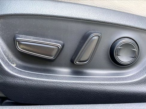 Used 2022 Toyota Camry XLE FWD image 34