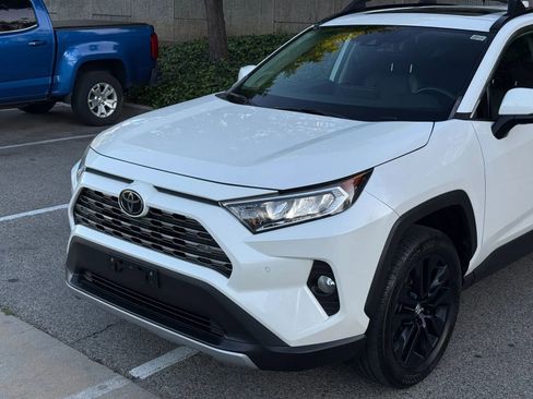 Used 2019 Toyota RAV4 Limited w/ Cold Weather Package image 9