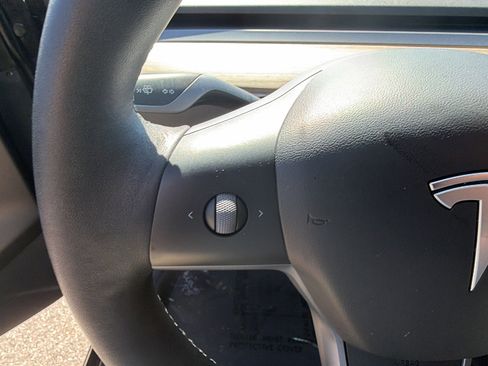 Used 2022 Tesla Model Y Long Range image 27