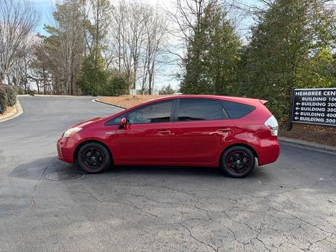 Used 2014 Toyota Prius V Three image 4