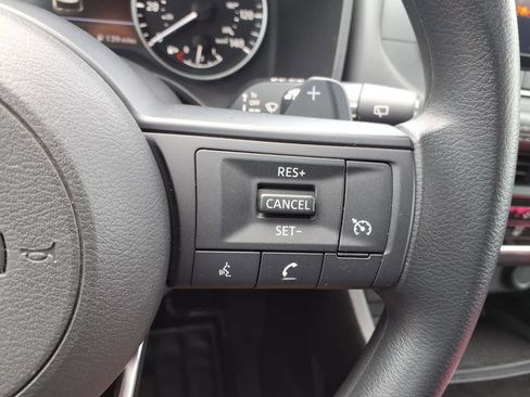Used 2023 Nissan Rogue S image 15