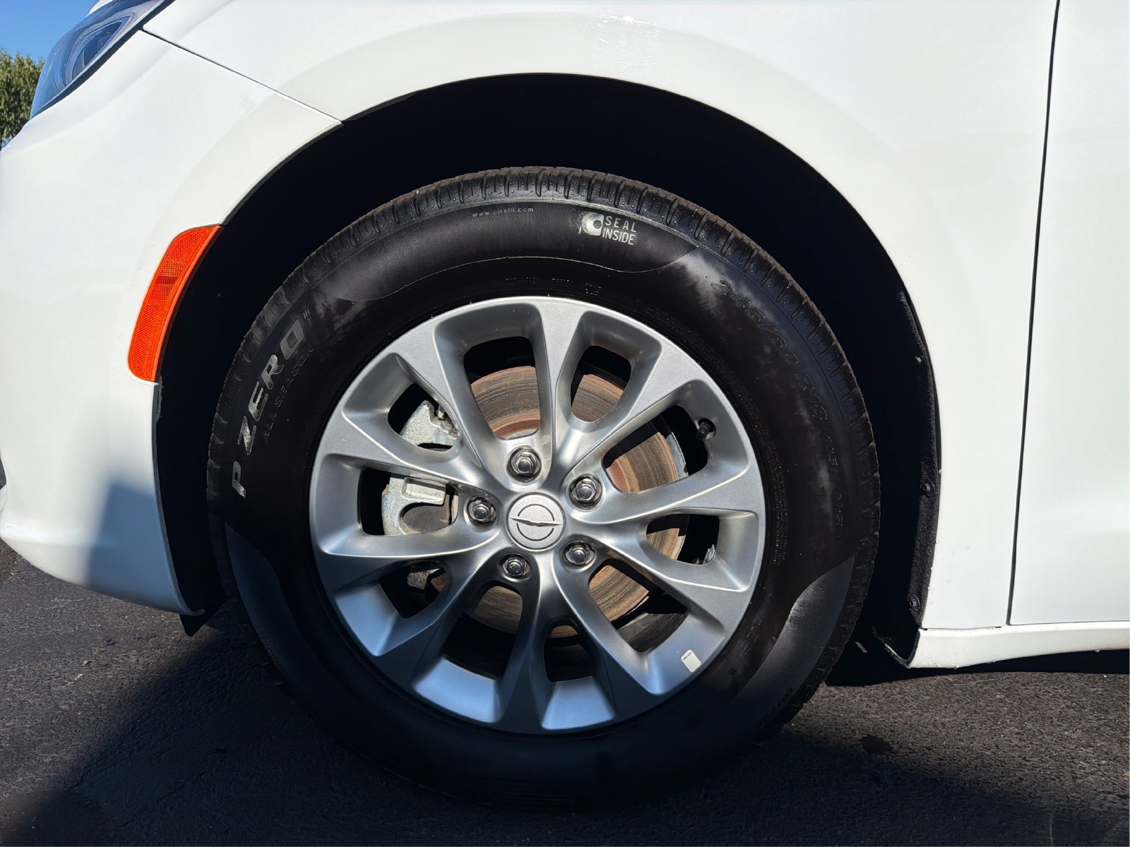 Used 2026 Chrysler Pacifica Limited FWD image 25