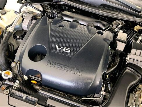 Used 2017 Nissan Maxima Platinum w/ Medallion Package image 31