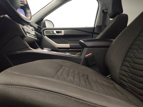 Used 2021 Ford Explorer XLT AWD/4WD image 17