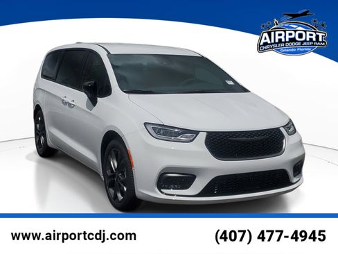 New 2026 Chrysler Pacifica Select image 1