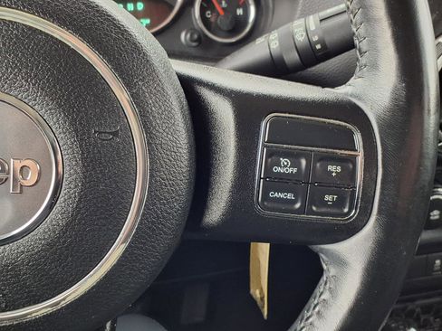 Used 2016 Jeep Wrangler Unlimited Sahara w/ Connectivity Group AWD/4WD image 14