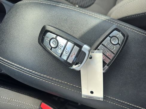 Used 2022 Ford Escape SE w/ SE Sport Appearance Package image 34