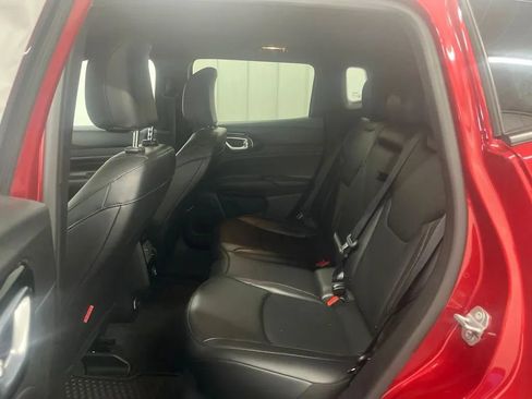 Used 2025 Jeep Compass Trailhawk AWD/4WD image 16