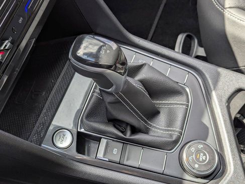 Used 2023 Volkswagen Tiguan SE w/ Panoramic Sunroof Package AWD/4WD image 16
