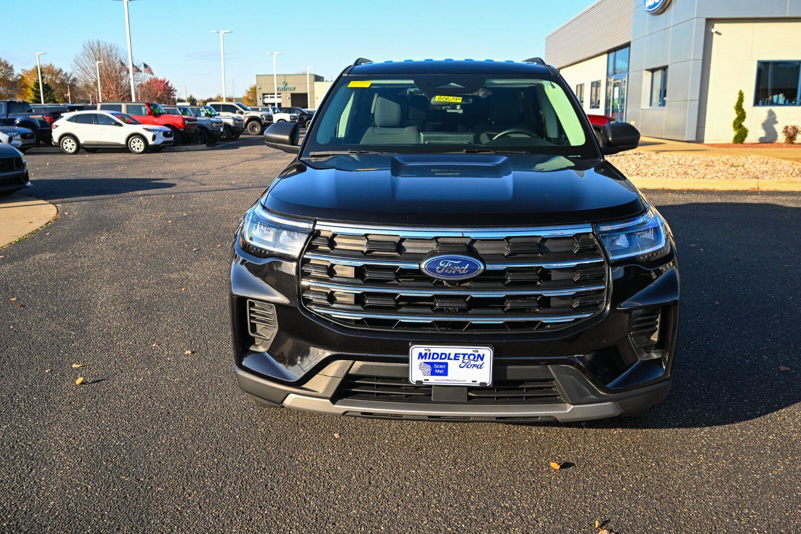 Used 2025 Ford Explorer Active AWD/4WD image 10