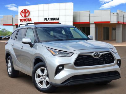 Used 2021 Toyota Highlander LE
