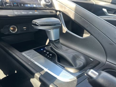 Used 2024 Hyundai Elantra SEL FWD image 19
