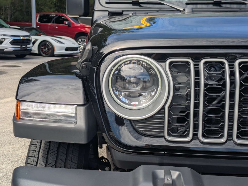 Used 2026 Jeep Wrangler Unlimited Sahara AWD/4WD image 10