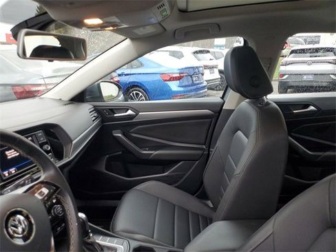 Used 2021 Volkswagen Jetta SE image 16