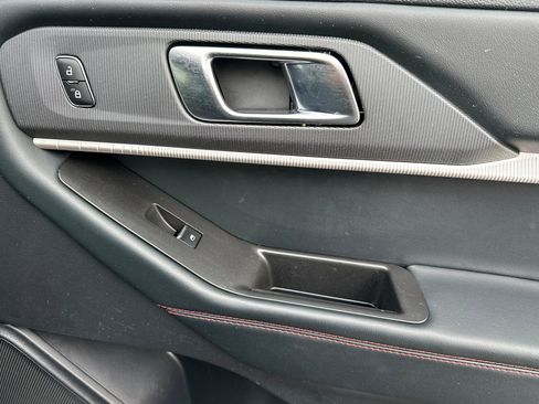 Used 2025 Ford Explorer ST-Line w/ ST-Line Street Pack image 22