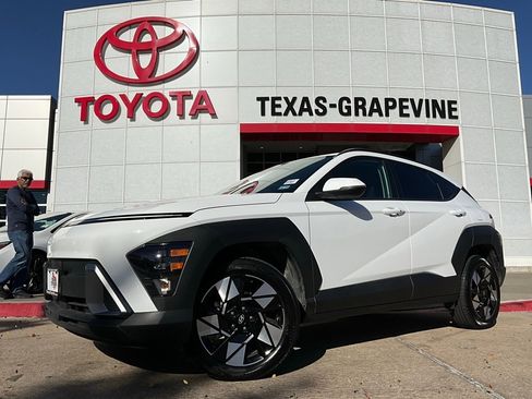 Used 2025 Hyundai Kona SEL image 2