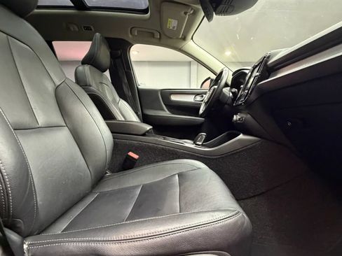 Used 2019 Volvo XC40 T5 Momentum AWD/4WD image 35