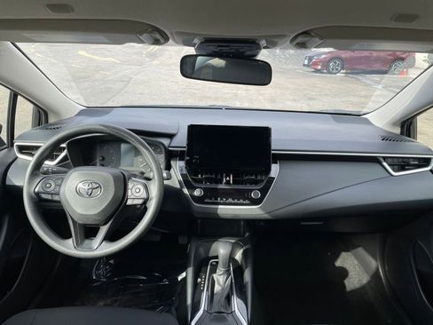 Used 2025 Toyota Corolla LE image 31